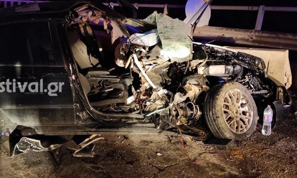 Θεσσαλονίκη: ΙΧ καρφώθηκε σε λεωφορείο -Από θαύμα σώθηκε ο οδηγός (εικόνες)